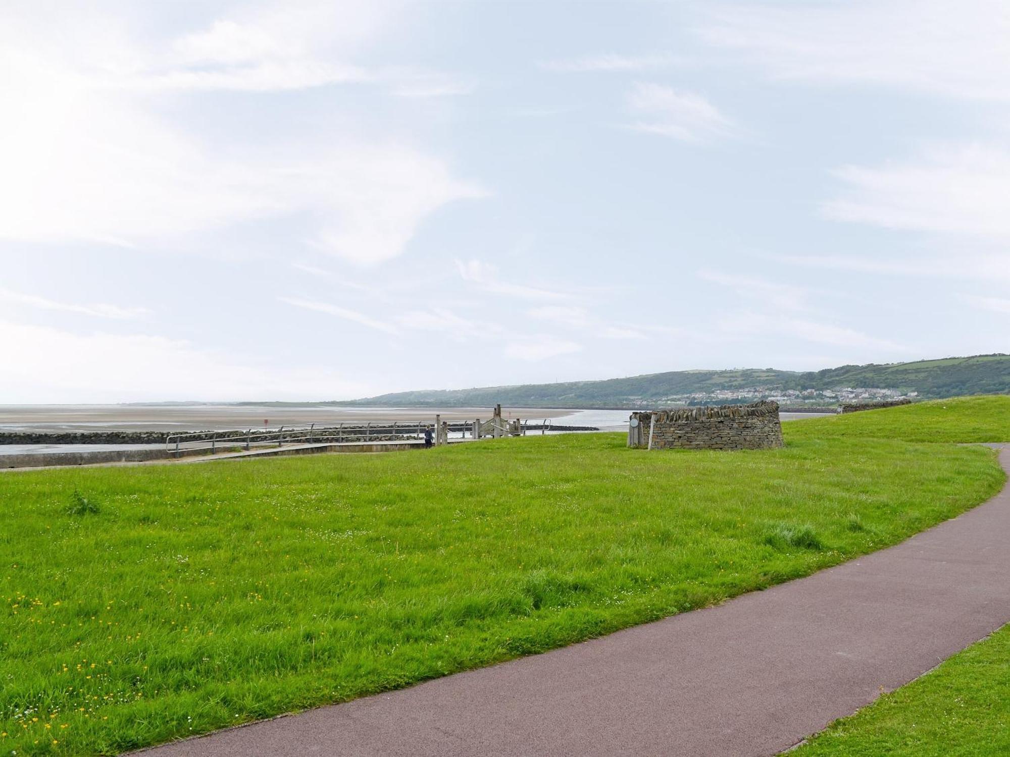 Waters Edge Villa Llanelli Exterior photo